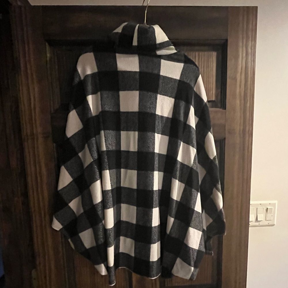 Black and White Plaid Sweater/Poncho Womens Size 1X LIME and CHILI - Picture 3 of 5